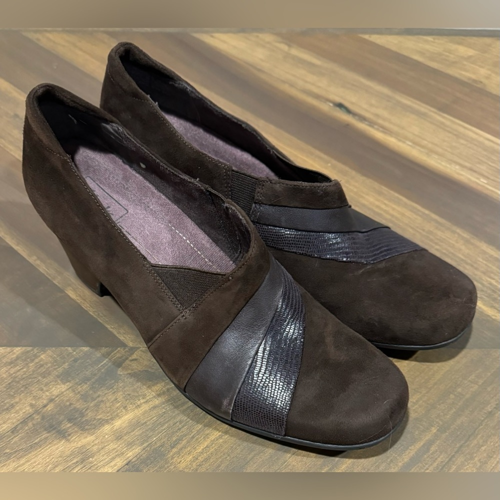 Clarks Artisan Women's Low Heels Clogs Shoes Size 11 Suede Brown